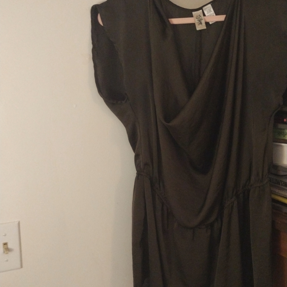 Deep green scoop neck short sleeves dress shirt